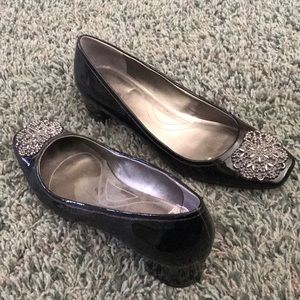 Tahari short heel pump